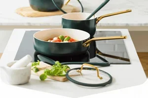 👀 Deze kleurrijke pannensets verdienen een plekje in jouw keuken