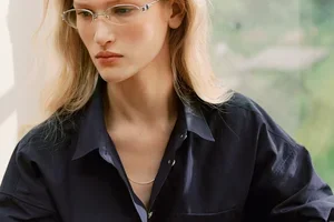 Seasonal palette: Navy blue
