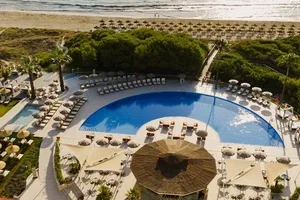 Mallorca Beachfront Paradise w. Daily Breakfast & Nightly Drinks