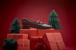 Hakken en handtassen om je feestelijke outfit compleet te maken ✨