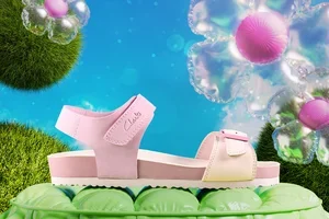 Shop kinderkleding met kortingen tot wel 50% in de uitverkoop aan het einde van het seizoen.