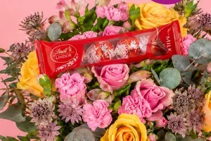 Bloemen + gratis chocolade = een heerlijke verrassing 🌸🍫