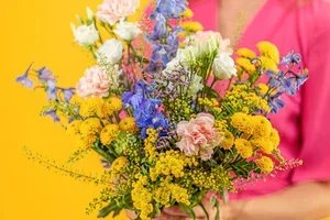 Is het je ooit opgevallen dat bloemen in de zomer sterker ruiken? 🌸👀