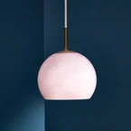 Ball Glass Hanglamp Ø18 Opaal Rose - Frandsen - Woonkamer - Designer - Met lampenkap